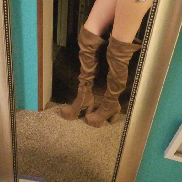 Heels - Picture 2 of 3